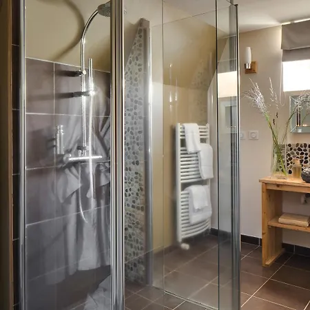 فندق Instants D'absolu & Chavagnac (Cantal)