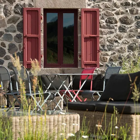 Instants D'absolu & فندق Chavagnac (Cantal)