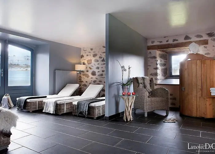 Отель Instants D'absolu & Chavagnac (Cantal)